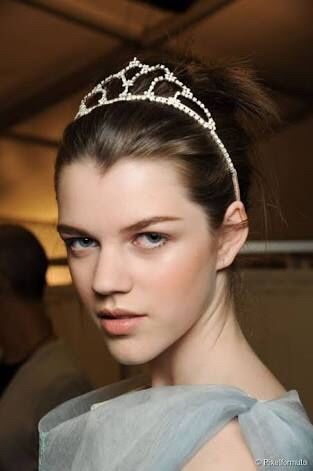 Qual penteado usar com coroa? - 7