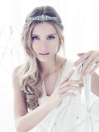 Qual penteado usar com coroa? - 15
