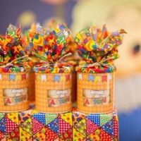 Adorei a ideia destas latinhas.