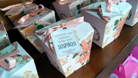Essas são as caixinhas com suspiros com a tag.
