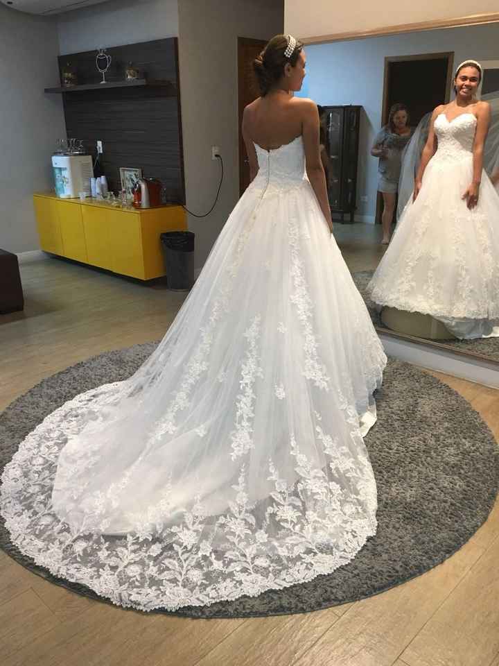 E enfiiiiim... o MEU VESTIDO! Gente, eu me apaixonei, até chorei rsrsrs minha cara não nega que esse
