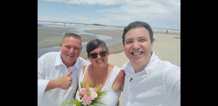 Felizmente casados. Tudo muito simples. e tudo muito lindo. o maior presente foi o céu lindo e marav