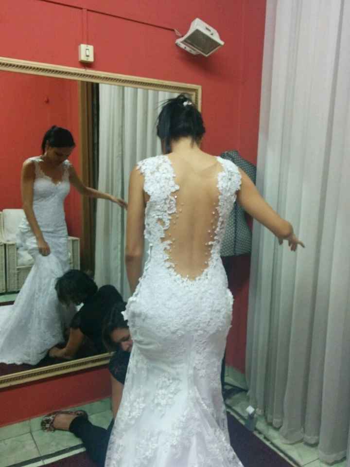 Tem algum detalhe nas costas do seu vestido de noiva? - 1