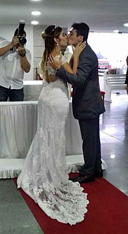 PODE BEIJAR A NOIVA