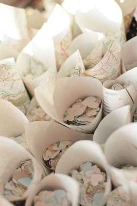 Cone de papel para a famosa chuva de arroz, ou de "amor"