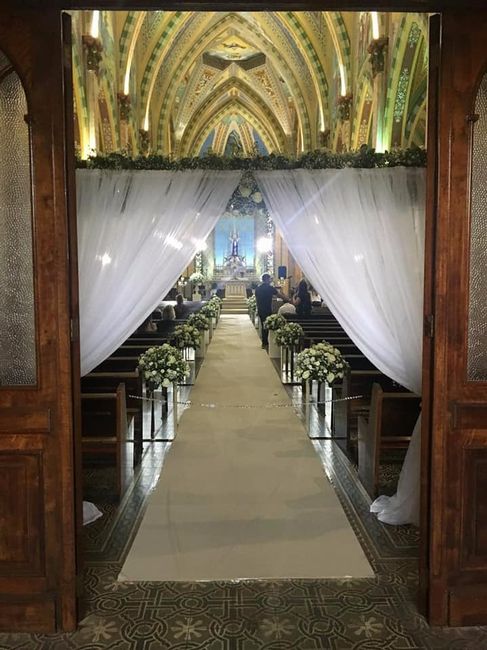 Igreja - entrada (apaixonada por esse cordão de cristal)