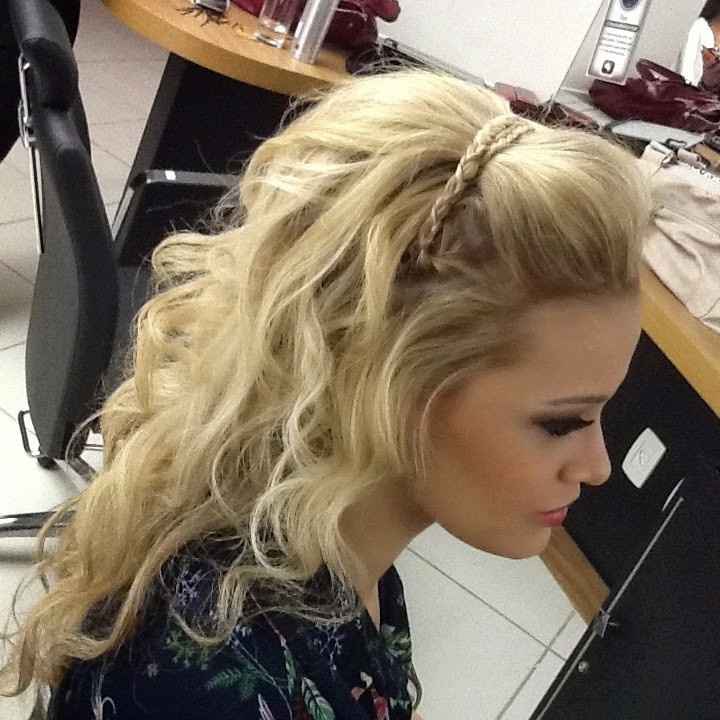 Esse é lindo, claro que no lugar dessa trancinha será a tiara!