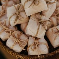 Poste AQUI uma foto da lembrancinha que vão dar para as pessoas convidadas🎁👇 - 1