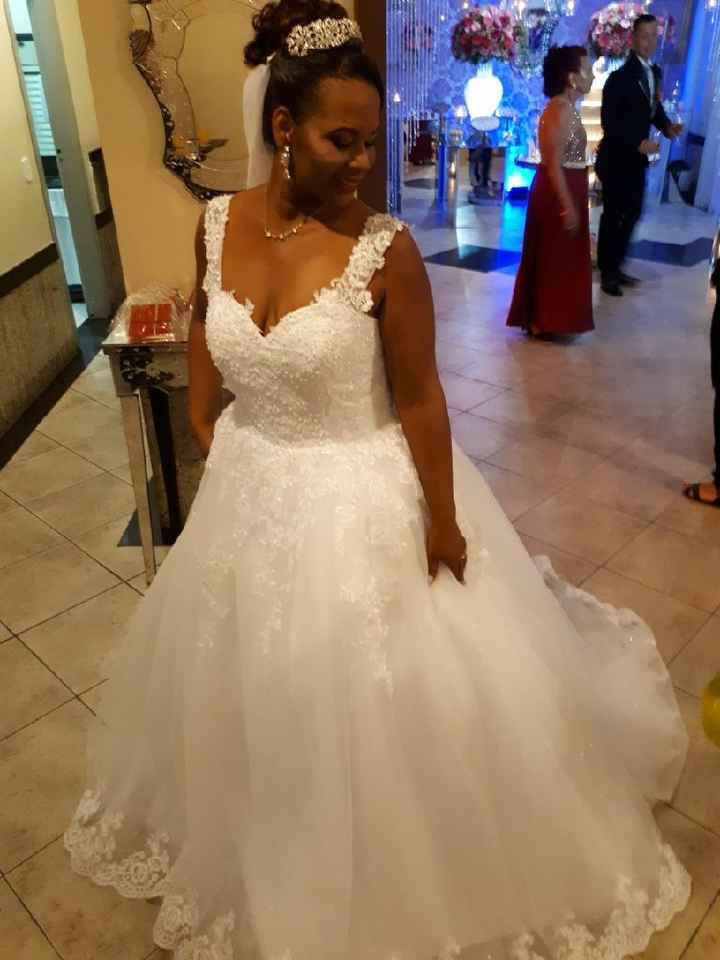  Fui uma noiva Aliexpress, meu vestido, minha tiara, meu buquê é  meu  topo de bolo. - 1