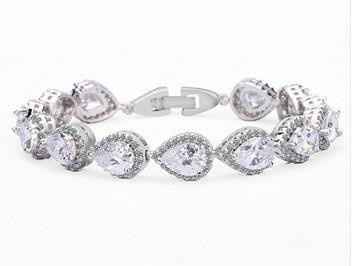 A pulseira em pedras com formato de gota rsrs