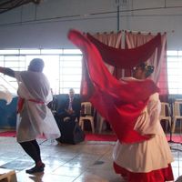 Minha mãe e eu adorando ao Senhor através da dança!!!