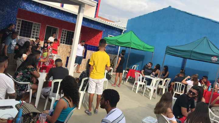 Música ao vivo, a tarde;