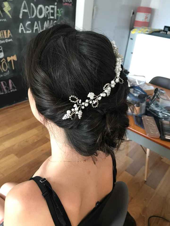 Cabelo com arranjo lateral