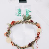 Usamos coroa de flores, elas simbolizam fartura e prosperidade. Essa é a do meu noivo
