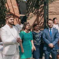 Meu marido, sogra e padrinhos por parte do meu marido aguardando minha entrada