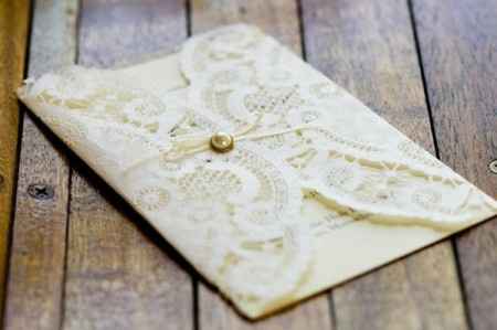 Convite com papel rendado - 1
