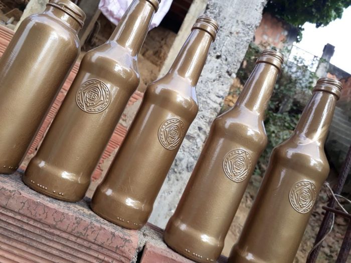 secando... uma mão de primer e uma mão de color jet dourado