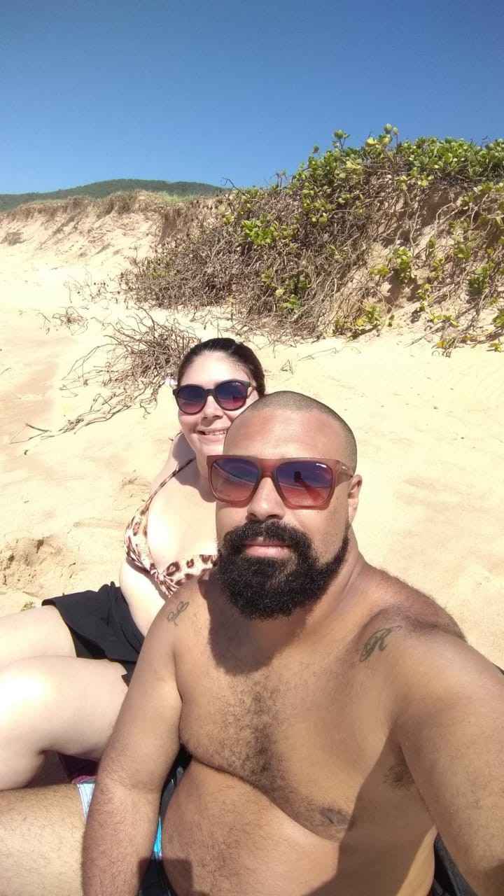 Ficamos na Praia dos Tucuns em Búzios (gente eu sou tão branca que brilho no sol kkkkkk)
