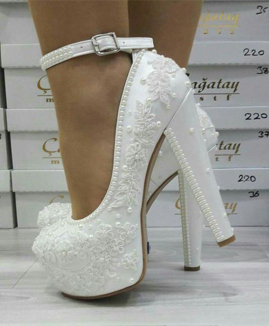Qual será o cor dos sapatos? - 1