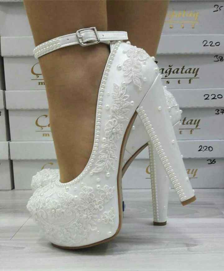 Qual será o cor dos sapatos? - 1