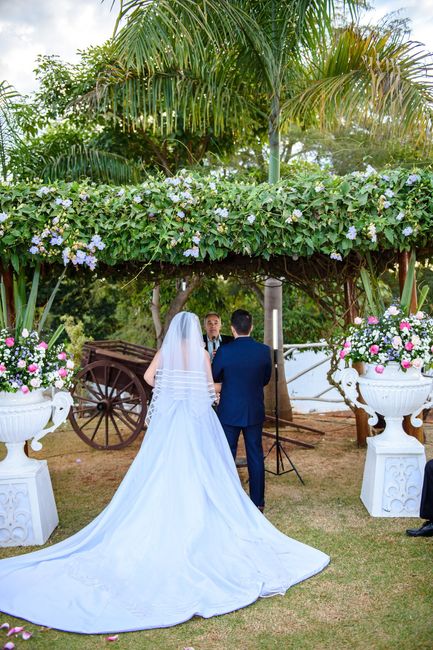 A cauda do seu vestido de noiva será comprida ou curtinha? - 1