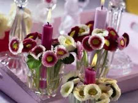 Arranjo com velas e flores