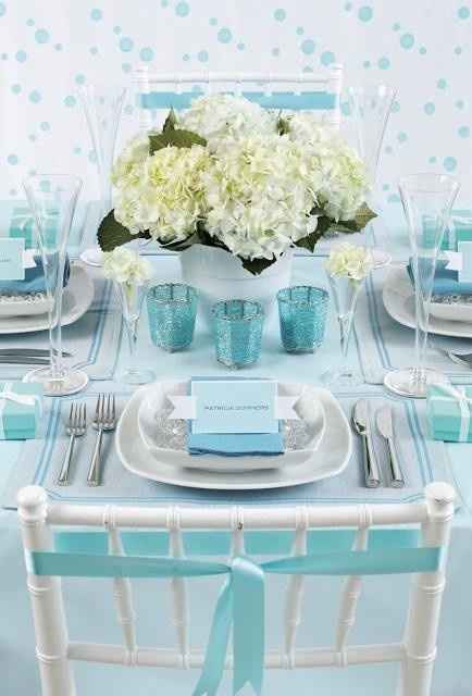 Decoração de casamento azul claro e branco