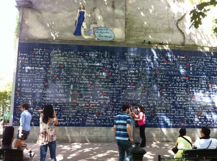 Escreva seus apelidos carinhosos no muro do amor