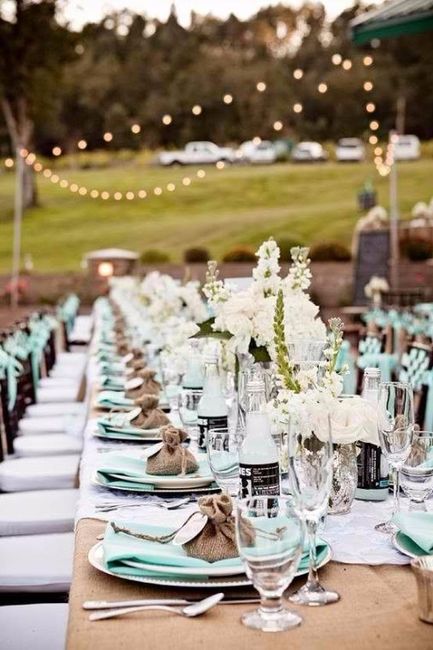 Decoração de casamento azul para mesa em espaço externo