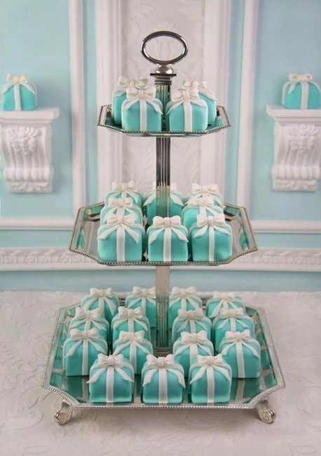 Decoração de casamento para mini bolos personalizados