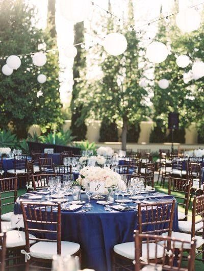 Decoração de casamento azul para festa externa