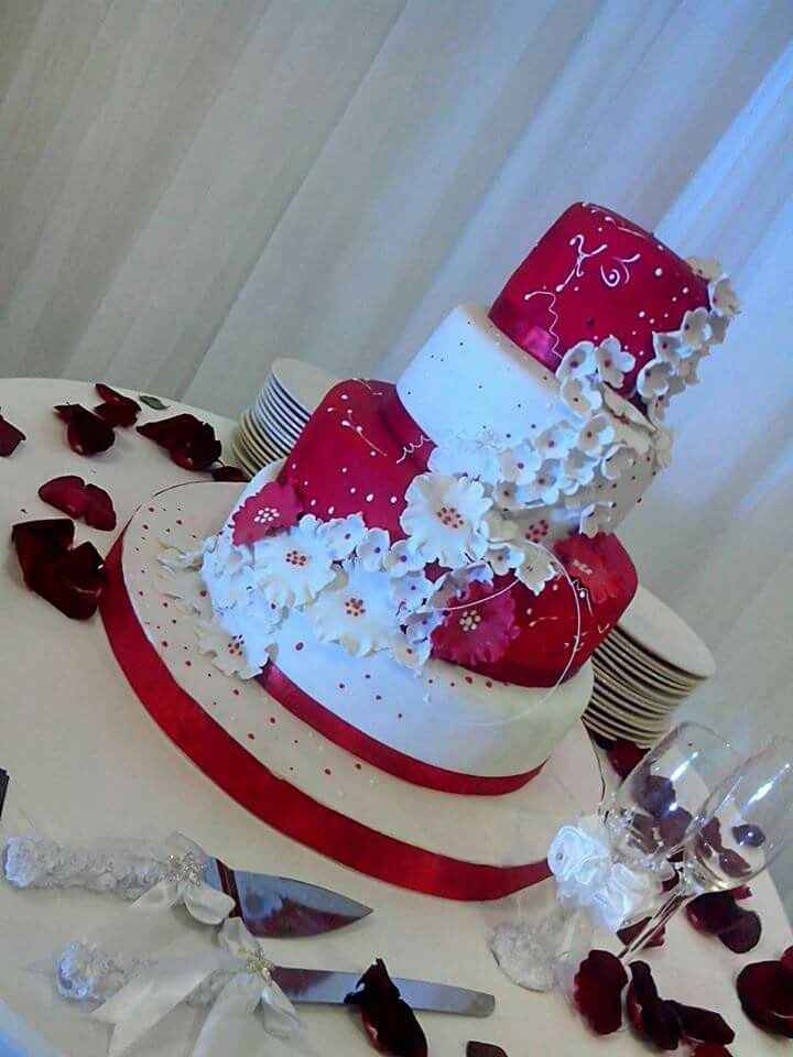 Meu bolo de casamento vermelho e branco vem ver!!! - 1