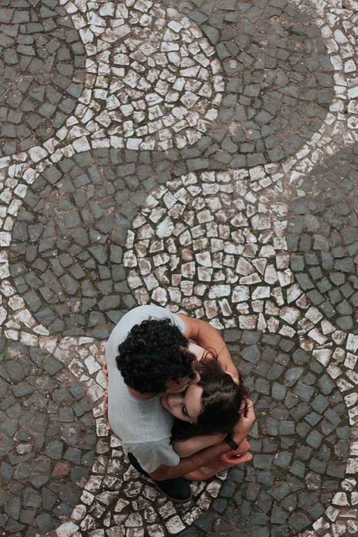 Uma simples calçada curitibana e universitária 