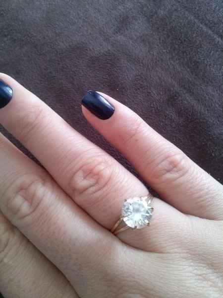 Anel de noivado: usar ou não usar no casamento? - 1