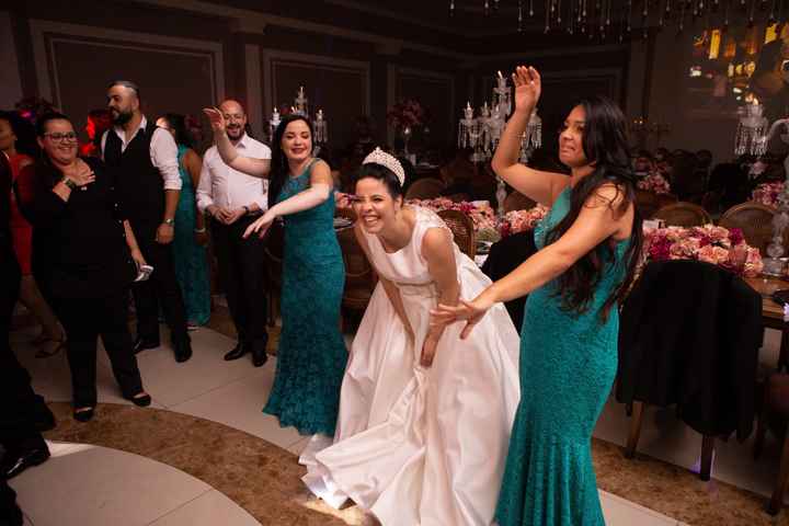 Quem vai dançar na boquinha da garrafa no casamento comenta aqui - 2