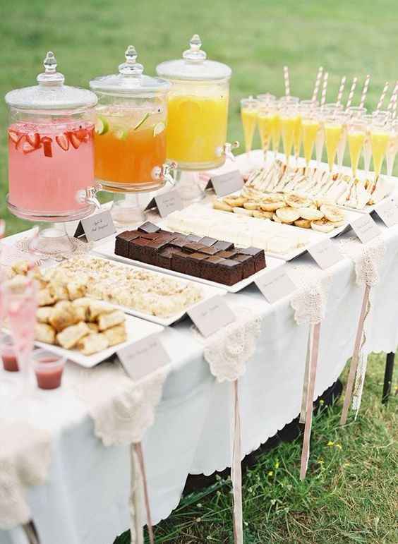 Um exemplo liindo de mesa de brunch (óia lá as mimosa)