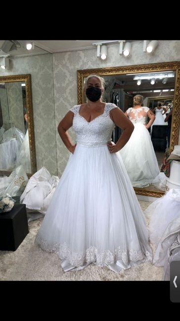 Escolher o vestido sozinha ou pedir ajuda? 1