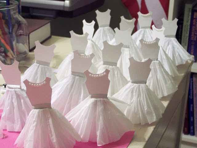 Noivinha feita com lenços de papel