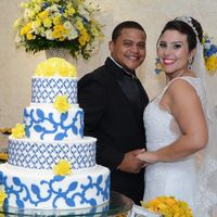Bolo amarelo e azul royal