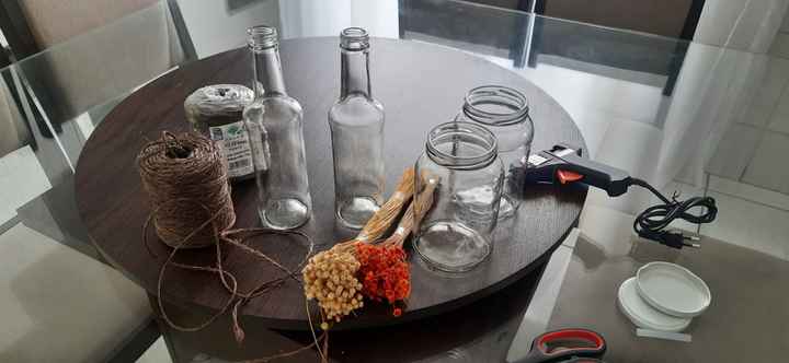 Centro de mesa diy - garrafinhas decoradas e pote com vela - 1