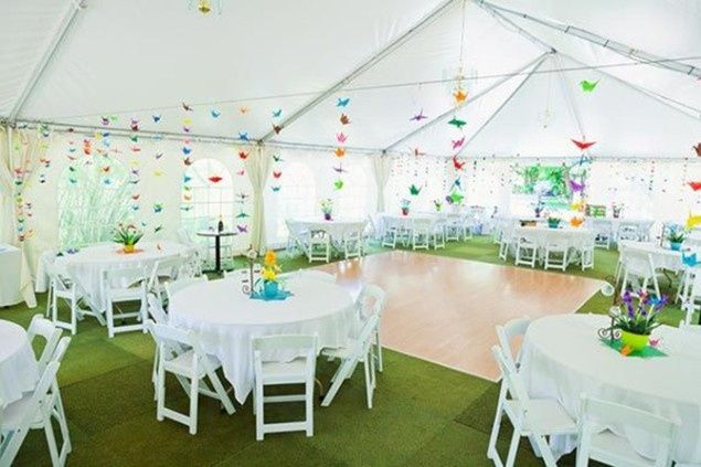 Decoracao colorida com origamis