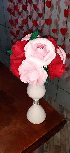 Vaso de flor de garrafa pet e flores de papel... 😍😍💕💕 1