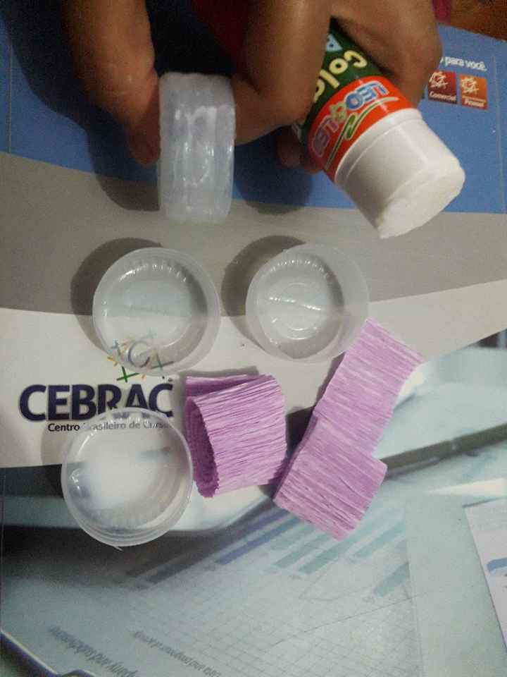 Vasinho de Flores com potinho de Yakult ... 💕 #diy 😍 - 2