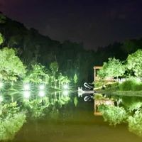 Iluminação do lago a noite
