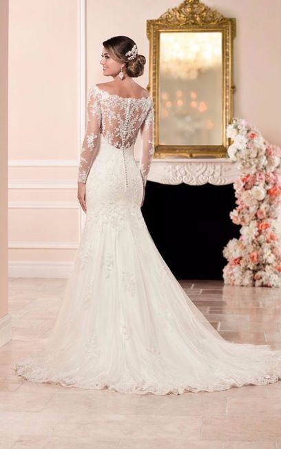 Vestido mangas longas e renda
