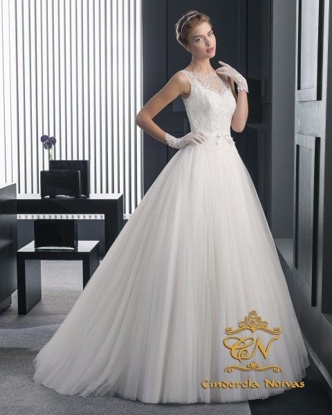 1. Vestido detalhes em renda 