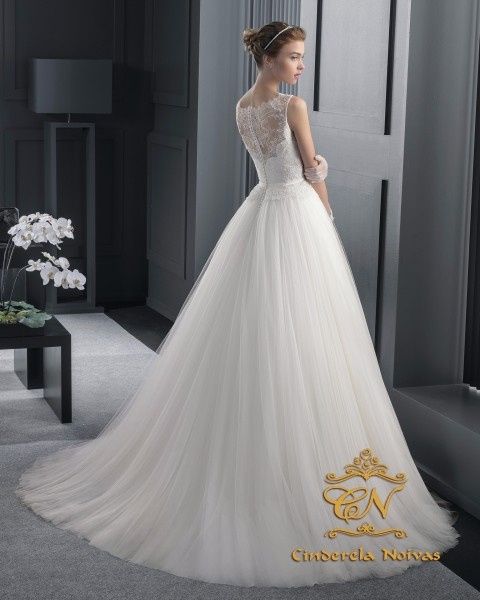 2. Vestido detalhes em renda