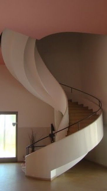 Escada para o 2º andar da Igreja