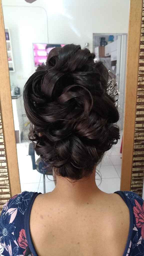 Prévia: Penteado e make - 4
