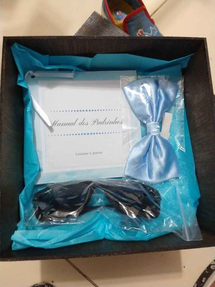 dentro da caixa padrinho solteiro